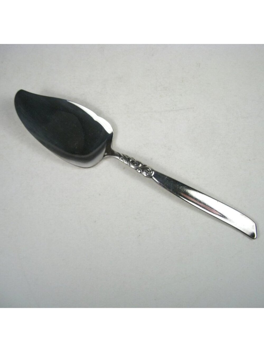 South Seas Pattern Oneida Community 1955 Vintage Silver Plated Pie Server Ornate